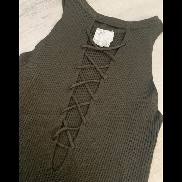 High neck sleeveless olive green cross cross tank - Picture 6 of 6
